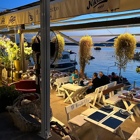 Steps To 3 Bedrooms 2 Bathrooms 2 Kitchens With A Terrace - 2 Parking Spots - Sea View スヴェティ・ステファン