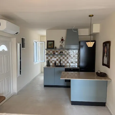 Steps To 3 Bedrooms 2 Bathrooms 2 Kitchens With A Terrace - 2 Parking Spots - Sea View アパート
